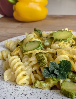 fusilli con zucchine e limone profumati alla menta