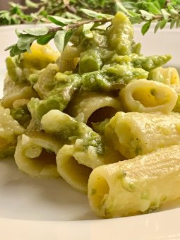 Rigatoni con asparagi e patate al profumo di maggiorana