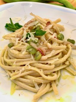 Linguine fave e pecorino