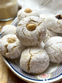 Biscotti con mandorle nocciole e vaniglia