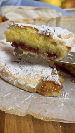 Torta cremosissima con marmellata