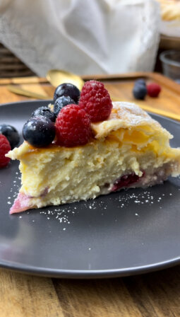 cheesecake in sfoglia con frutti di bosco